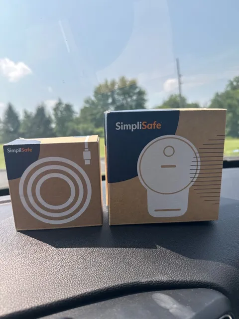 NEW SEALED SimpliSafe Outdoor Security Camera Series 2 CM021 + 16ft Power Cable