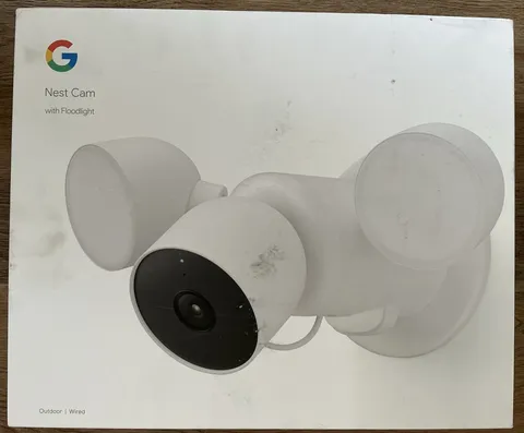 Google Nest Cam with Floodlight Outdoor Camera -Snow (GPLE9) -(New Sealed)