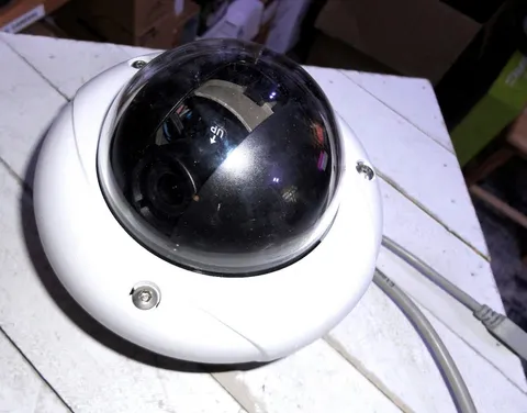 Pelco IM10LW10-1V Sarix 1.2MP HD IP Dome Camera SureVision PoE Vandal Resistant