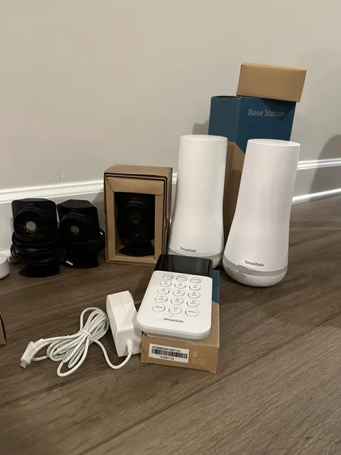 SimpliSafe Wireless Wi‑Fi Security System Base Station Keypad 4 Cameras Sensor