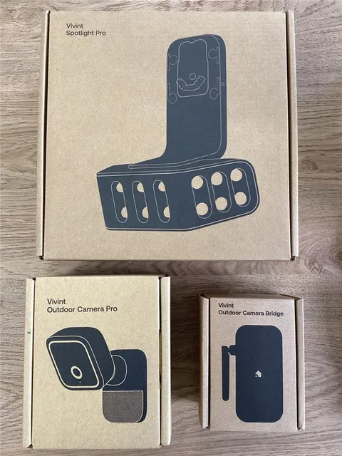 + Vivint Outdoor Camera Pro IP Security Camera Spotlight Bridge GEN 3 NEW