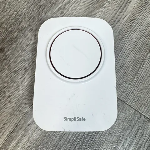 SimpliSafe Extra Siren 105dB Security System SSWS3 Auxiliary Siren W/ Mount