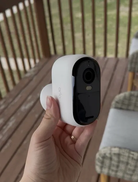 Arlo Essential Security Camera 2K Outdoor 2ndGen Wireless with Spotlight. NEW