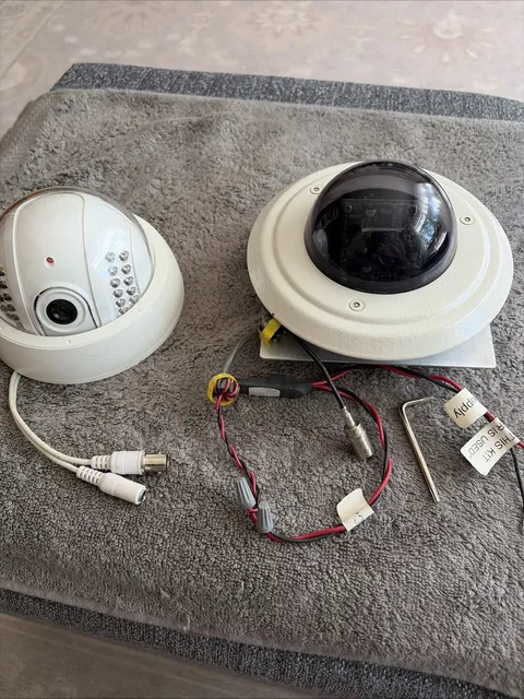 Speco VL-648IR/W indoor color day/night camera and Silent Witness V25LC5036