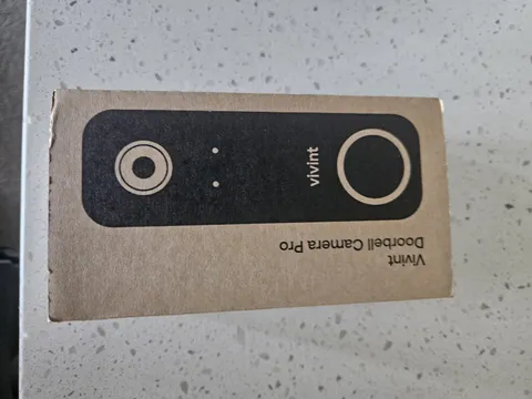 Vivint Pro White Doorbell Camera MDL:VS-DBC350-SA