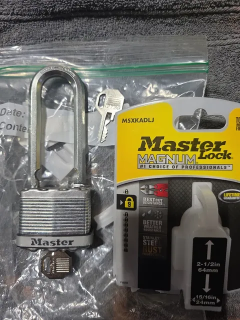 NEW Master Lock Magnum M5XKADLJ Padlock 2 1/2'' Shackle Laminated Steel Core