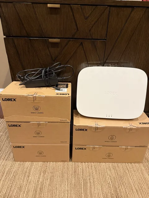 NEW Lorex E896DD & E894ABB Cameras & used N847A6-Z NVR Recorder