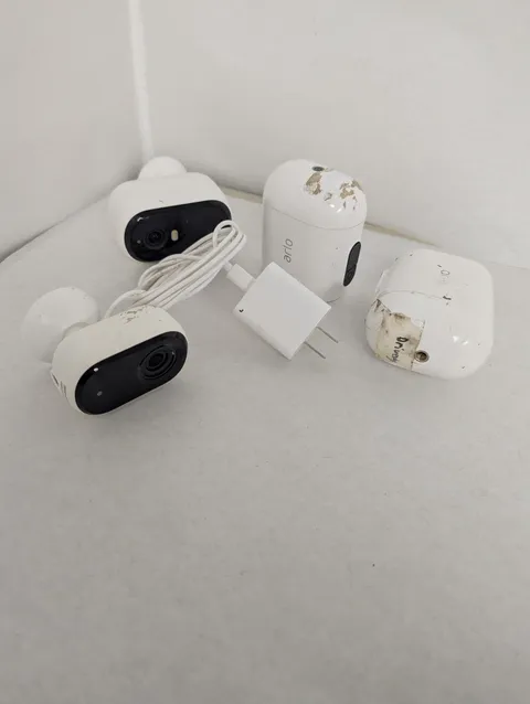 Lot of 4 Arlo Essential VMC2030 FHD Wireless Security Cameras w/ Charger