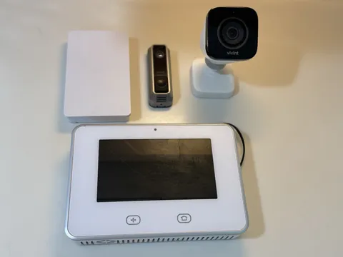 Vivint Smart Home Security Bundle -Control Panel,Camera, Doorbell, Used