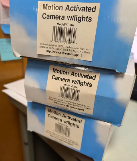 LOT 0F 3 - X10 Motion Activated Camera W/Lights VT38A - LOT OF 3