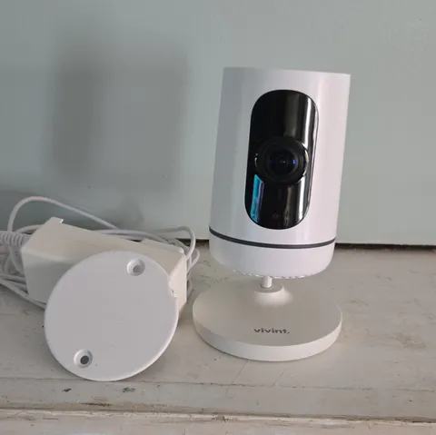 Vivint A1G V-CAM1 Indoor Wi-Fi IP Network Camera 1080p White/Black w/ Bracket
