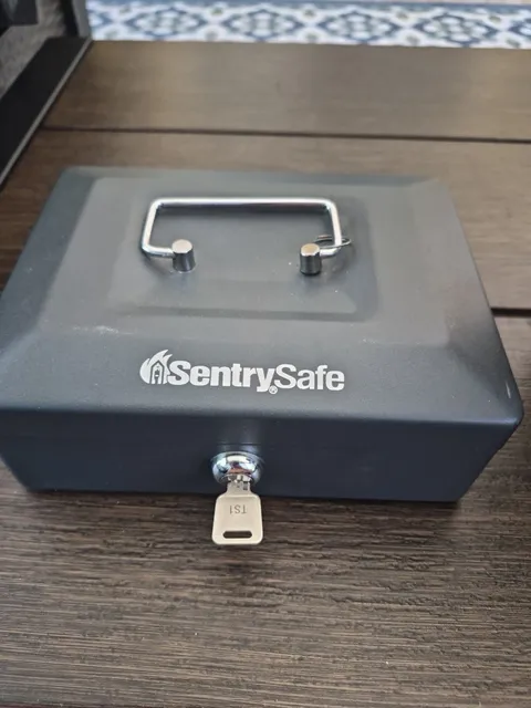Sentry Safe Small Cash Lock Box CB-8 Security Ideal for Coins w/1 Key no Box 