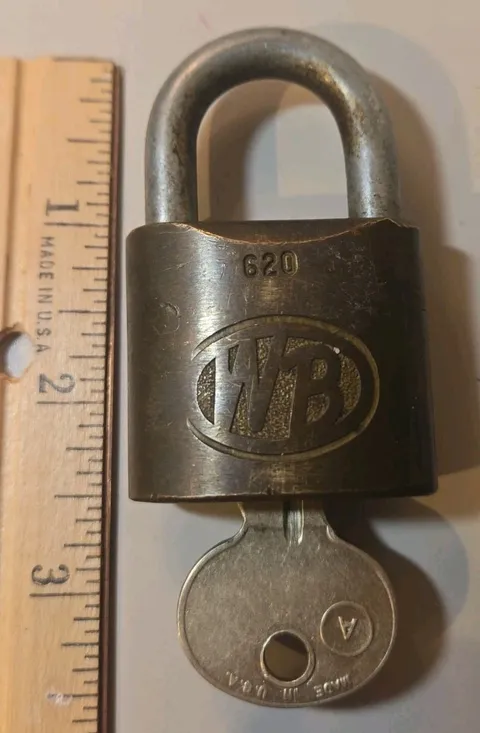 Vtg WB 620 Metal Brass Keyed Padlock
