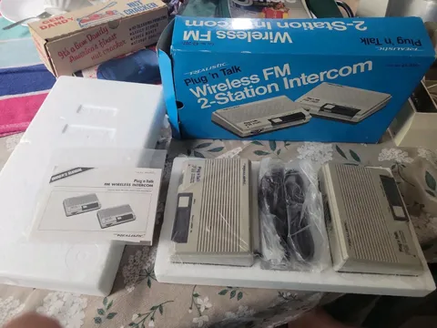 Vintage Realistic Plug'n Talk 2-Station FM Wireless Intercom Boxed Set NEW