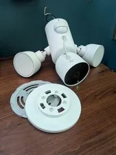 Google Nest Cam Outdoor Surveillance Camera - Snow, Pack of 1 (with Floodlight)