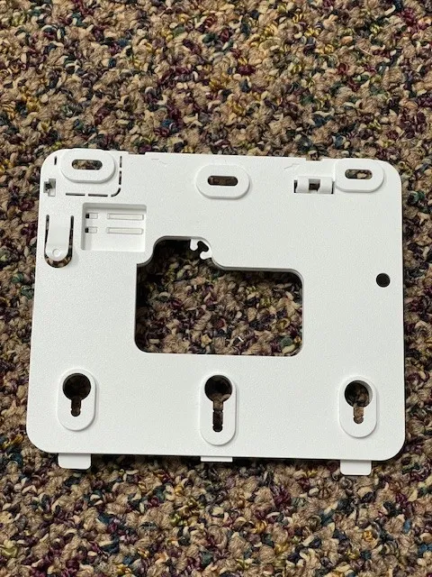 QOLSYS iQ4 Back mounting plate FOR IQP4001, IQP4003, IQP4088 White