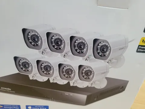 5 Zmodo ZP-IBH15-S1 Security Camera Outdoor. 4 Cable And 4 Wall Atachment.