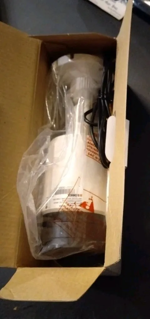 NEW Lorex MC7711 700 TVL 960H White Security AIS Camera