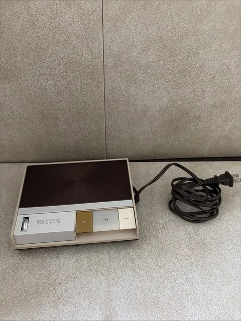 1 Realistic Plug N Talk FM Wireless Intercom 43-212 Radio Shack For Parts/Repair