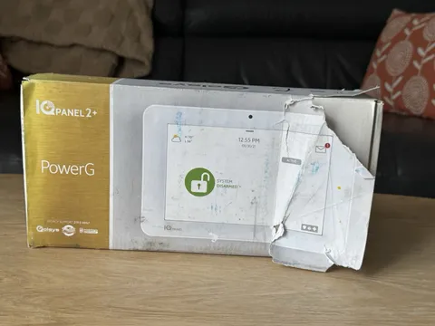 Qolsys PowerG IQ Panel 2+ Plus QS9207-1208-124 Wireless 319.5MHz - TELUS LTE