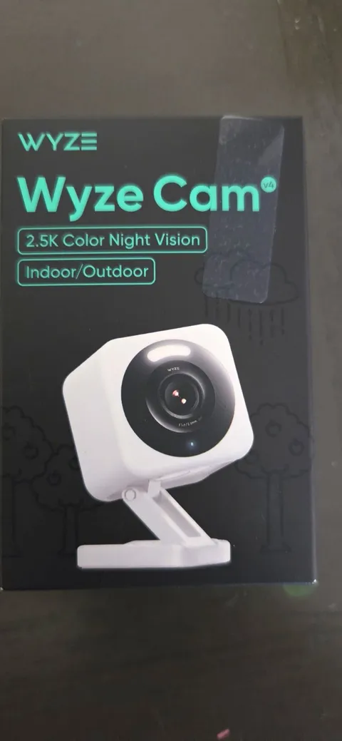 Wyze Cam v4 2.5K IP Wi-Fi Color Night Vision Spotlight Indoor/Outdoor White