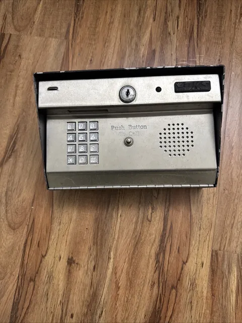 DoorKing 1871-010 Intercom System With enclosure For Parts