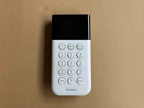 SimpliSafe Gen 3 Keypad SSKP3 Wireless Home Security with Bracket