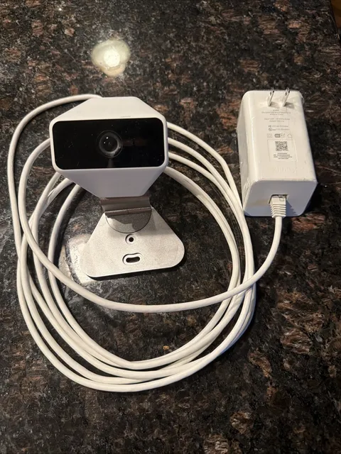 Xfinity XCAM2 SCHC2AEW HD Indoor Outdoor Security Camera w/ XW4 Adapter