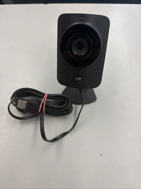 SimpliSafe SimpliCam Model SSCM1 Indoor Camera Wi-Fi HD USB