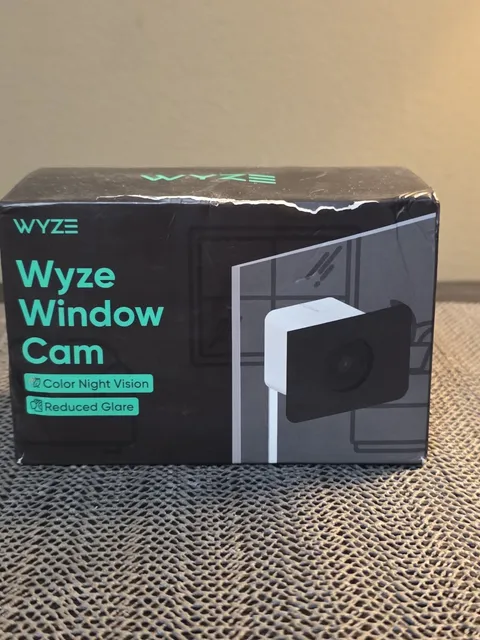Wyze Window Cam, Color Night Vision, Reduced Glare, HD New Sealed Box Damage 