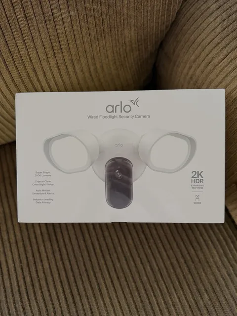 Arlo Wired Floodlight Security Camera 2K HDR White - New / Sealed