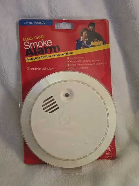 Vintage NOS Smoke Alarm Model FG888D 2000 Family Gard NOS
