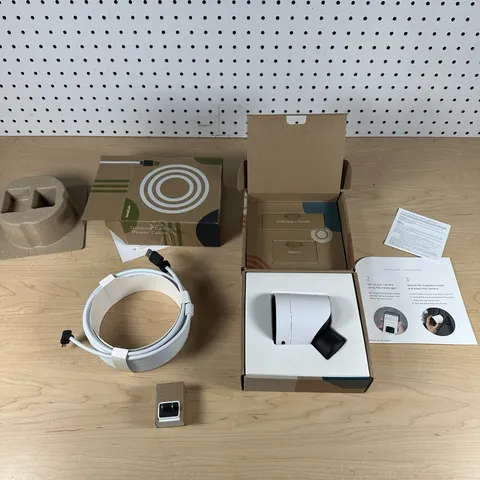 SimpliSafe Wireless Outdoor Security Camera w/ Outdoor Power Cable Kit CMOB1 NEW