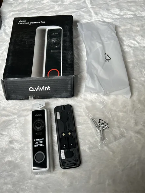 VIVINT DOORBELL CAMERA VS-DBC300-WHT - OPEN BOX - UNUSED