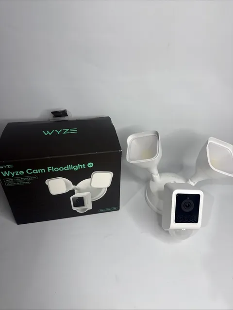 Wyze Cam Floodlight V2 Motion-Activated 2K HD Color Night Vision Camera