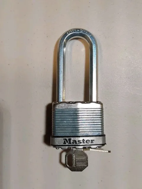 Master Lock Heavy-Duty Outdoor Padlock M 5.