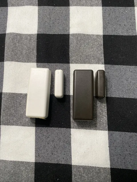 DSC WS4945 Wireless Door Contacts And Magnets Comes With 1 White 1 Brown Tested