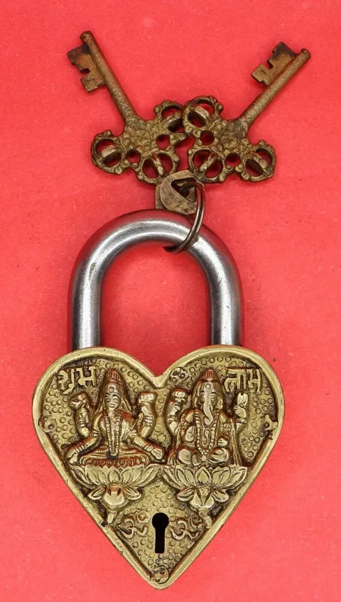 Laxmi Ganesha Lock Victorian Style Handcrafted Brass Padlock with Working Keys