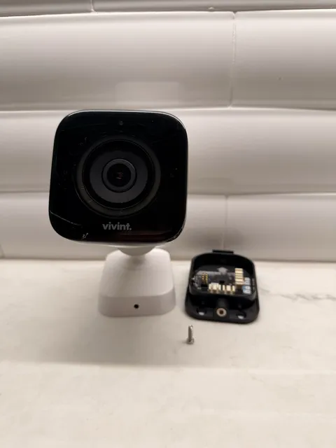 Vivint Outdoor Camera Pro - VS-ODC300 Gen 1 White - WiFi -