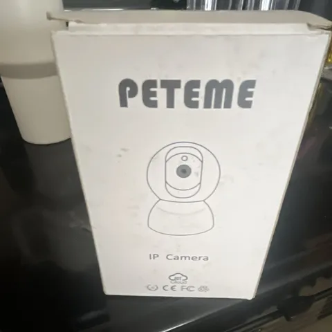 PETEME 1080p PTZ Wi-Fi Indoor IP Camera White, Motion Tracking, IR, Audio