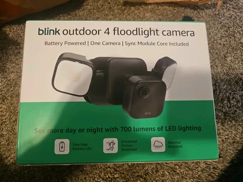Blink - Outdoor 4 Floodlight Camera Wireless smart security camera, 700 lum...