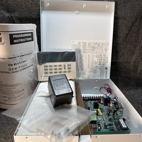 Napco Gemini GEM-P1632 Alarm System Board Cabinet Home & Business And Keypad