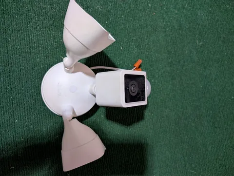 ✅ WYZE Floodlight Camera v2 Security Camera Outdoor 2K HD with Color Night READ✅