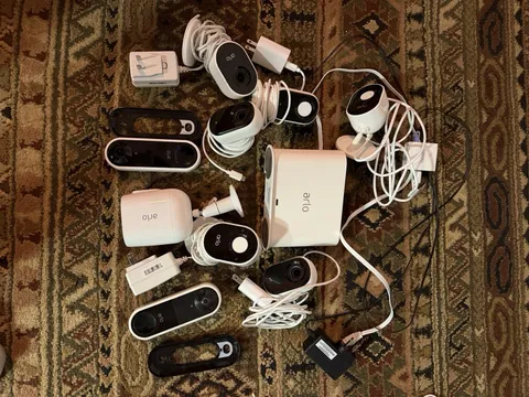 Arlo Security Camera System Bundle (Hub & Wi-Fi Cameras)