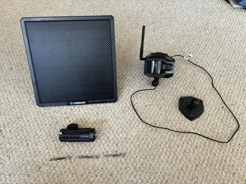 VOSKER V300 Cellular Security Camera w/ V-PWRB Solar Panel & Mount Used
