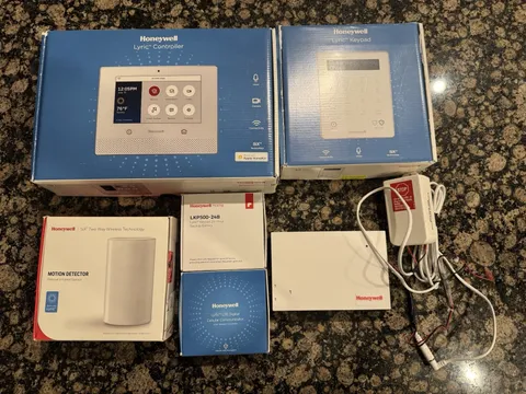 Honeywell Lyric Alarm System Bundle LCP500-L LTE LKP500 5800C2W SiX Motion Senso