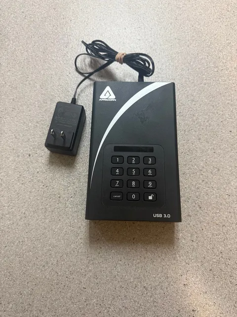APRICORN AEGIS PADLOCK ADT-3PL256F-2000. WORKS WITH KEY CODE.