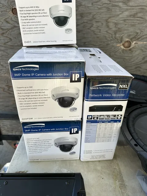 Speco N8NXL2TB 8 Channel Network Video Records & 5 Cameras - See Description