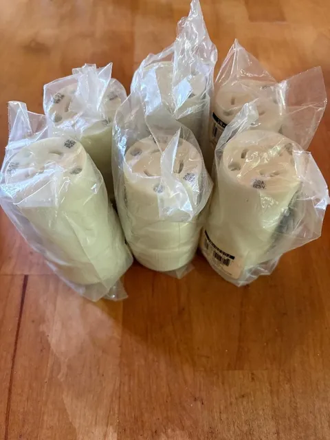 LOT OF 6 Bryant 70520NC L5-20 Female Cord Connectors New Old Stock