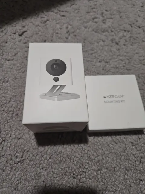 Wyze Cam WYZEC2 Wireless Indoor Smart Home Security Camera 1080p HD W MOUNT KIT
